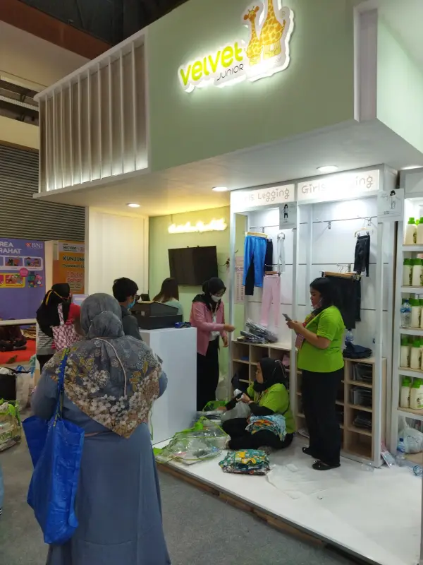 BOOTH VELVET JUNIOR - Project Gallery Image