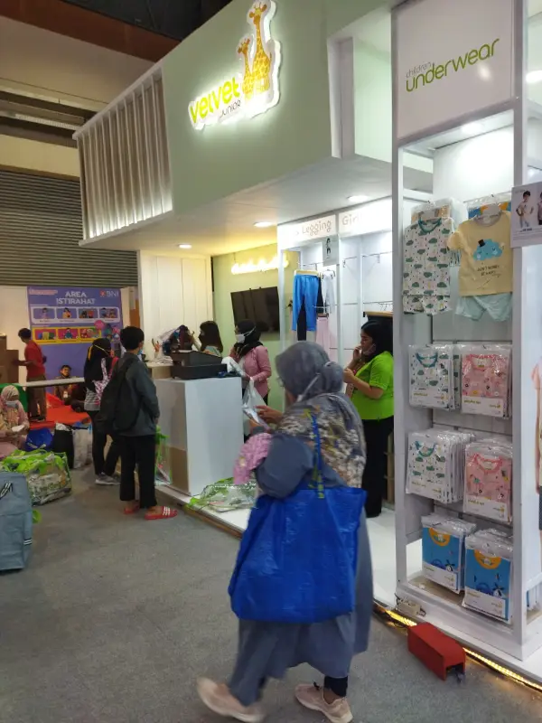 BOOTH VELVET JUNIOR - Project Gallery Image