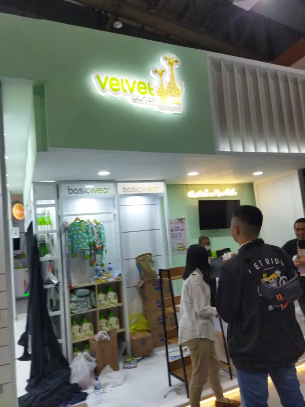 BOOTH VELVET JUNIOR - Project Gallery Image