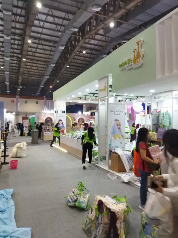 BOOTH VELVET JUNIOR - Project Gallery Image