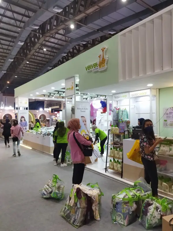 BOOTH VELVET JUNIOR - Project Gallery Image