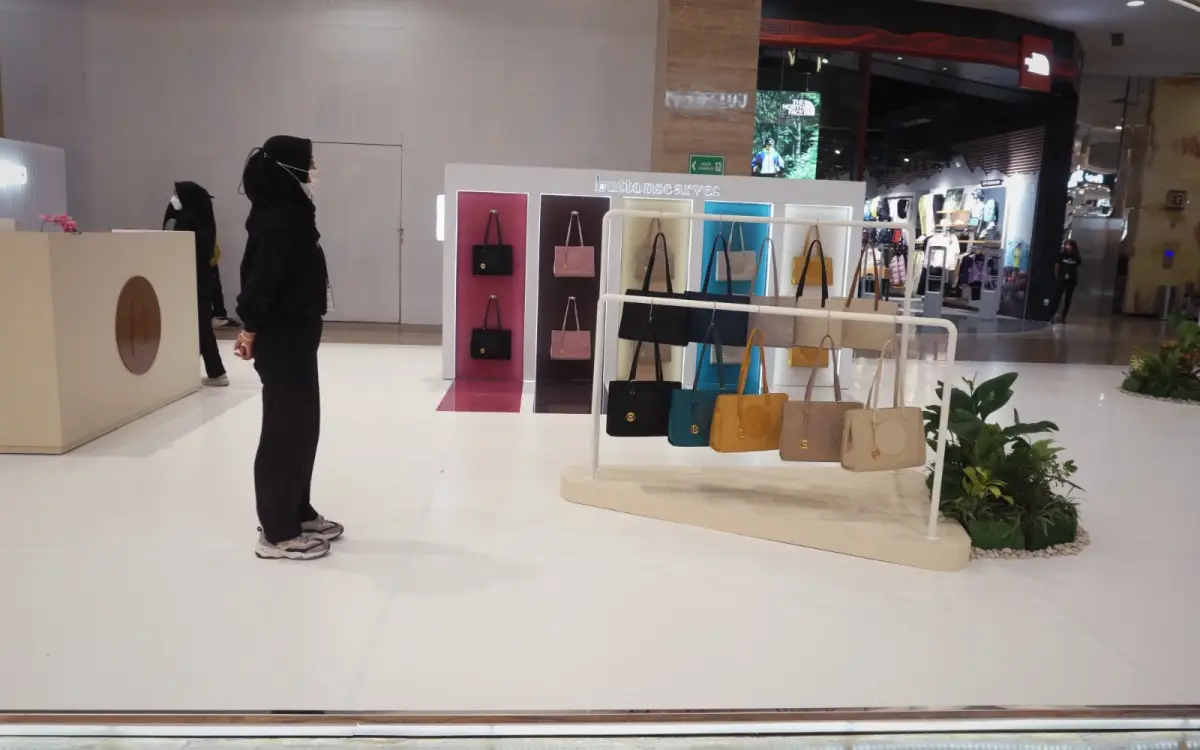 BOOTH BUTTONSCRAVES - Project Gallery Image