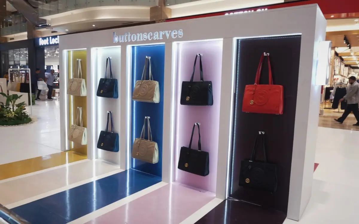 BOOTH BUTTONSCRAVES - Project Gallery Image