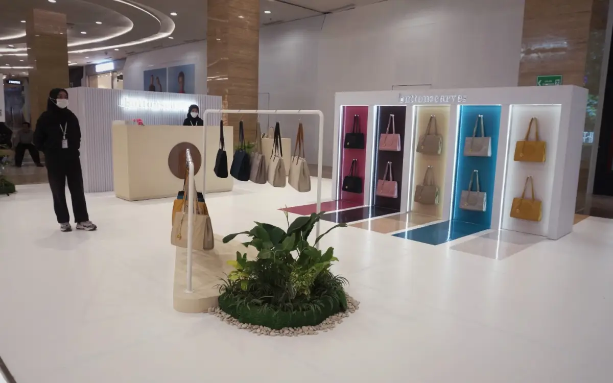 BOOTH BUTTONSCRAVES - Project Gallery Image