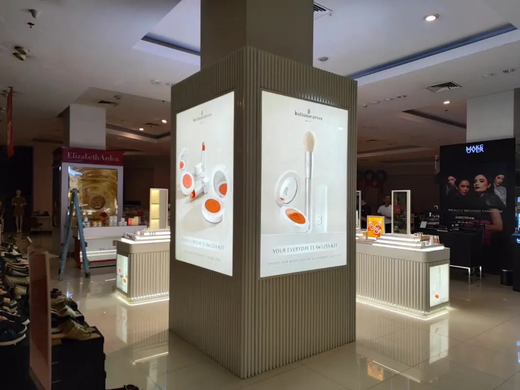 BOOTH BUTTONSCARVES BEAUTY - Project Gallery Image