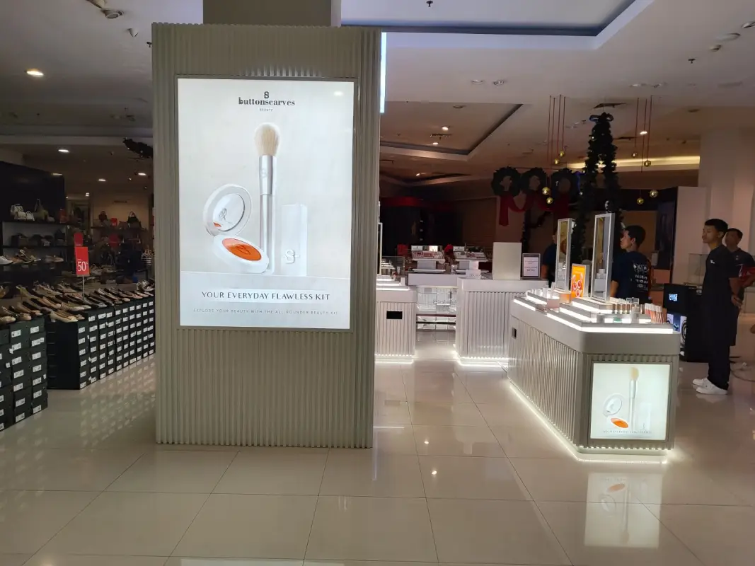 BOOTH BUTTONSCARVES BEAUTY - Project Gallery Image