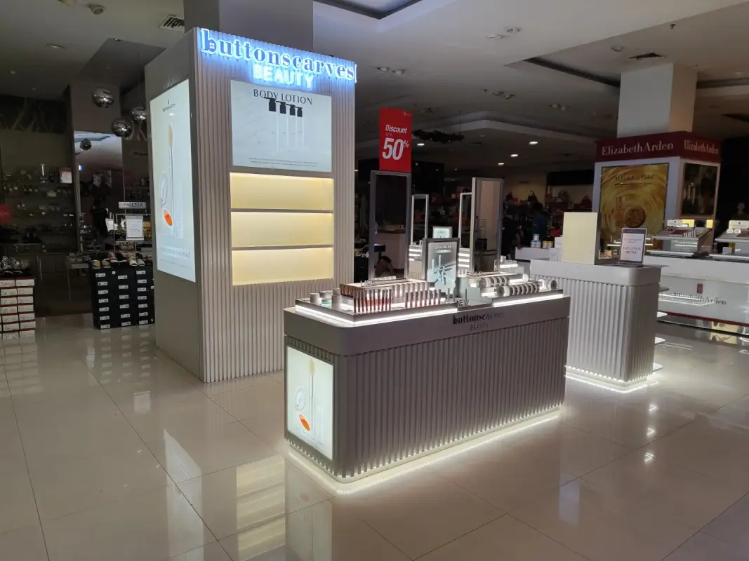 BOOTH BUTTONSCARVES BEAUTY - Project Gallery Image