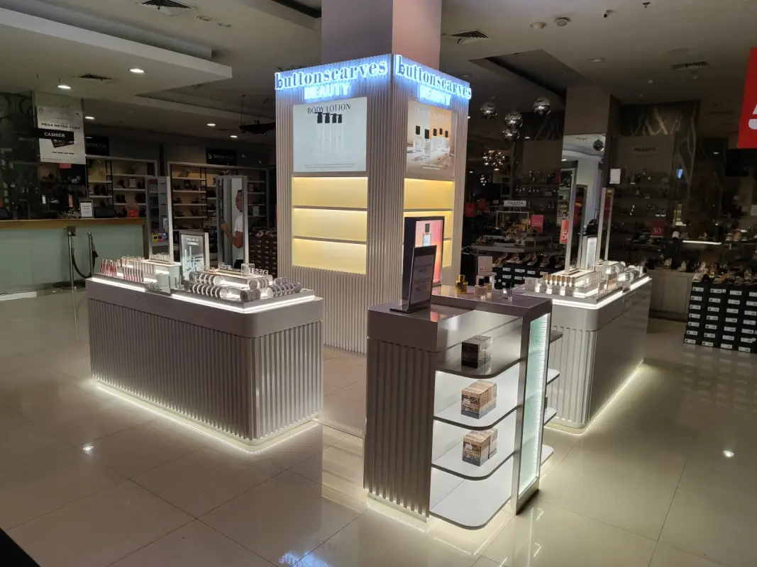 BOOTH BUTTONSCARVES BEAUTY - Project Gallery Image