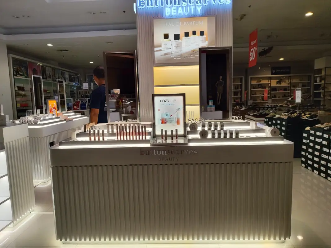 BOOTH BUTTONSCARVES BEAUTY - Project Gallery Image