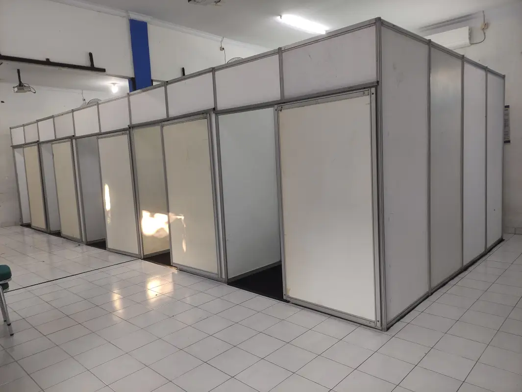 RUANG UJIAN AKADEMI FARMASI - Project Gallery Image