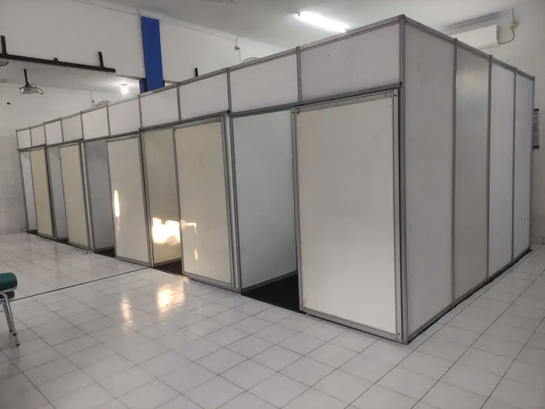 RUANG UJIAN AKADEMI FARMASI - Project Gallery Image