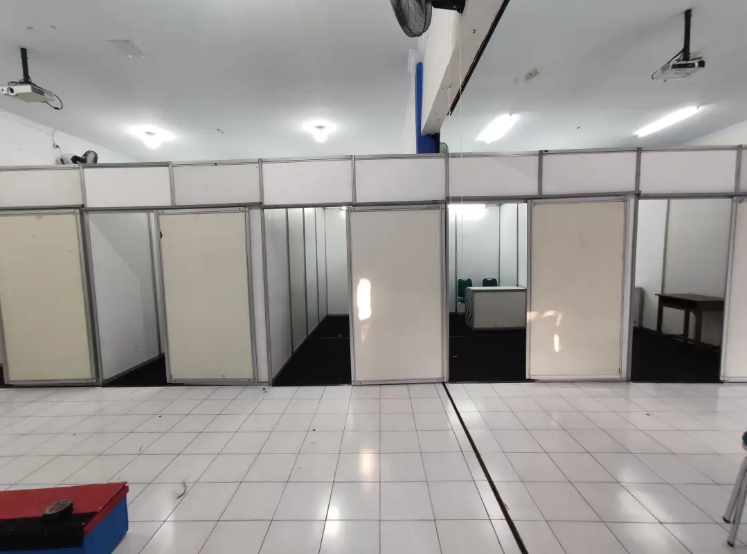 RUANG UJIAN AKADEMI FARMASI - Project Gallery Image