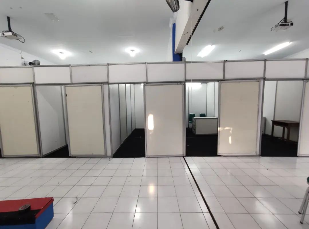 RUANG UJIAN AKADEMI FARMASI - Project Gallery Image