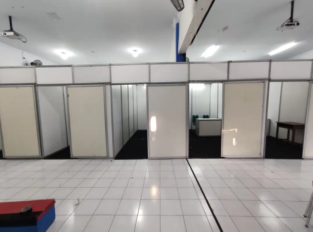 RUANG UJIAN AKADEMI FARMASI - Project Gallery Image