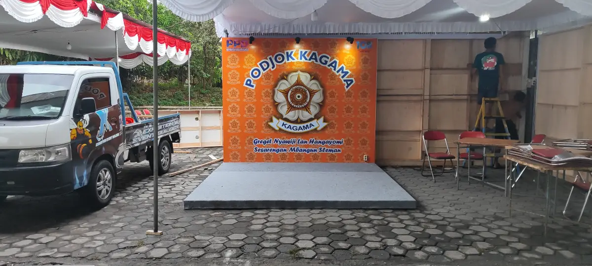 BACKDROP PODJOK KAGAMA (LAPANGAN DENGGUNG) - Project Gallery Image