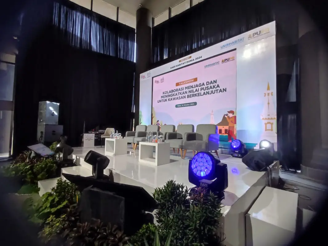 TALK SHOW UGM (SEWA SOFA GIK) - Project Gallery Image