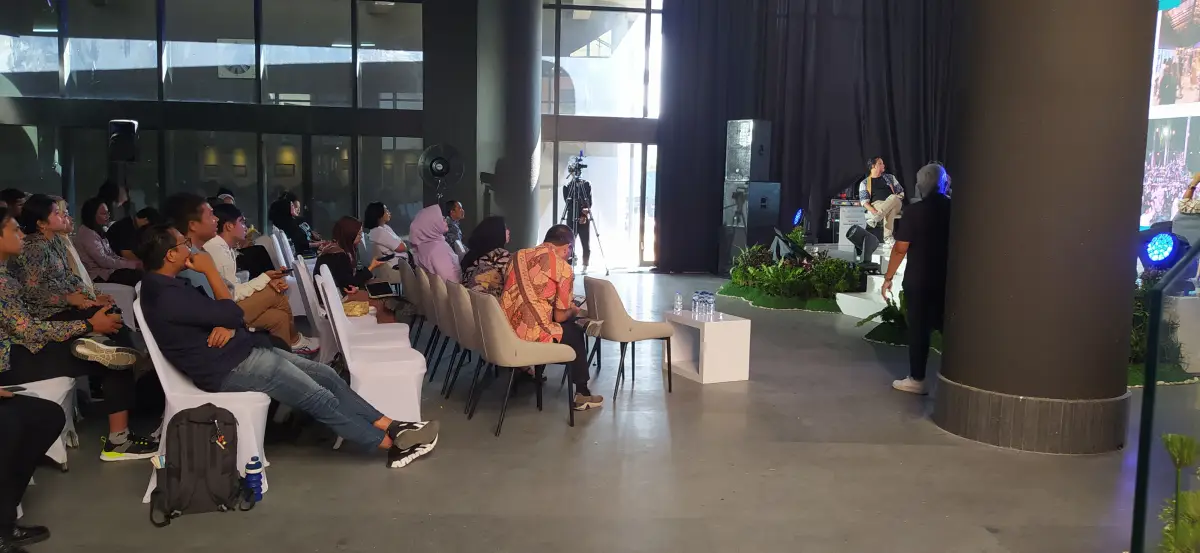 TALK SHOW UGM (SEWA SOFA GIK) - Project Gallery Image