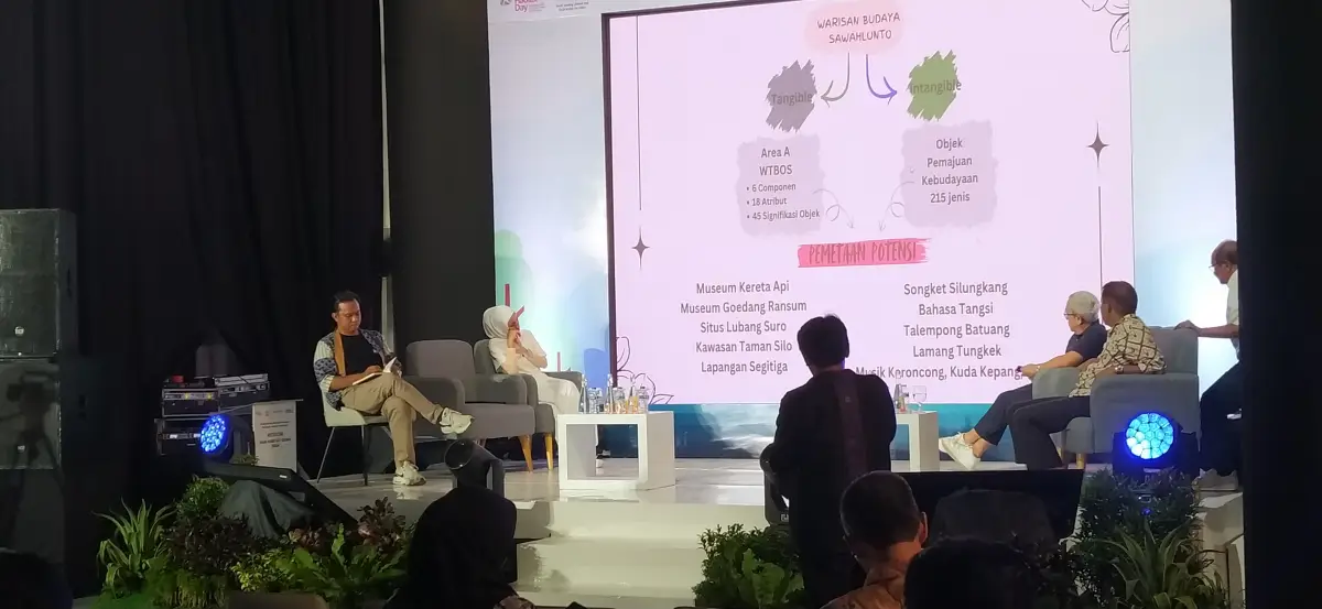 TALK SHOW UGM (SEWA SOFA GIK) - Project Gallery Image