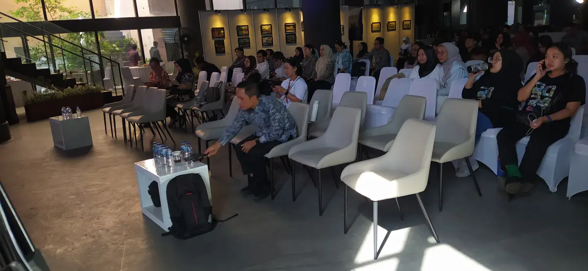 TALK SHOW UGM (SEWA SOFA GIK) - Project Gallery Image