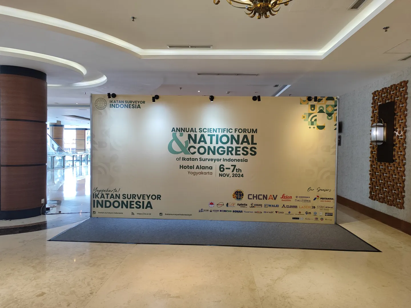 BACKDROP IKATAN SURVEYOR INDONESIA (ALANA HOTEL)