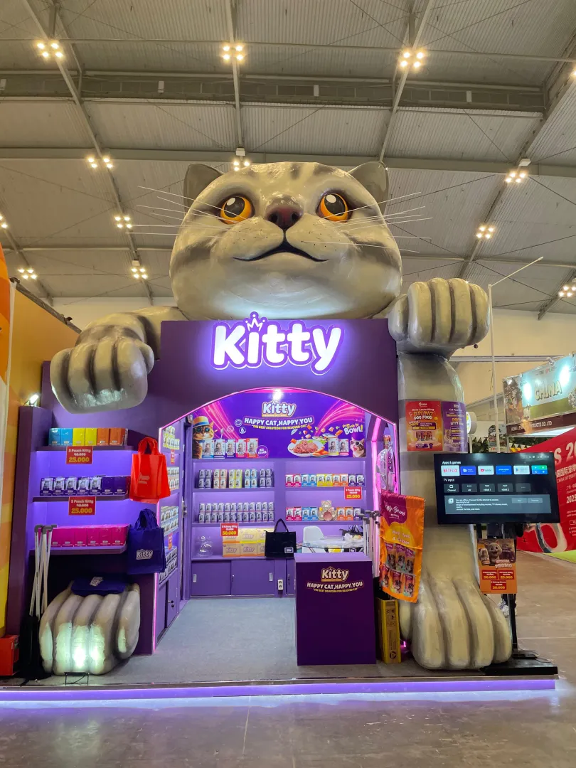 BOOTH SPECIAL DESIGN KITTY - BOOTH KAYU SOLID di ICE BSD TANGERANG