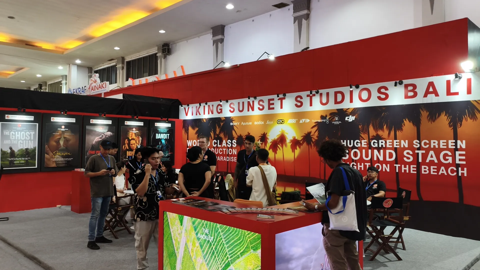VIKING STUDIO - BOOTH KAYU SOLID di JEC, Yogyakarta