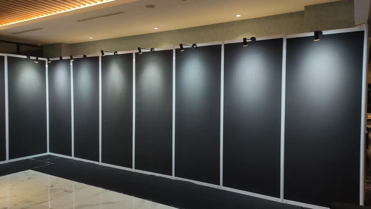 PANEL DISPLAY R8 HOTEL PORTA - Project Gallery Image